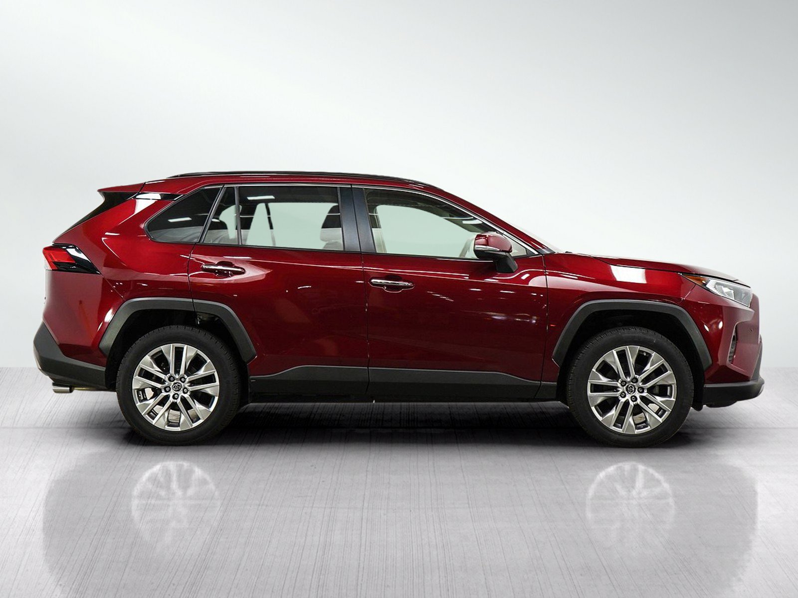 Used 2019 Toyota RAV4 Limited w/ Cold Weather Package AWD/4WD image 6