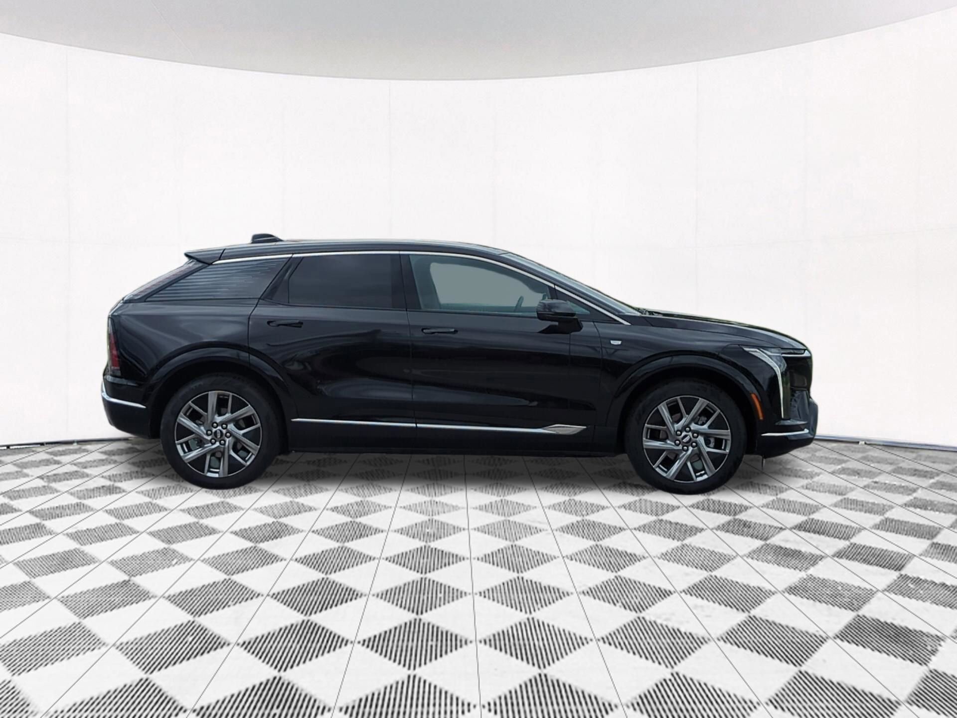Used 2025 Cadillac Optiq Luxury 2 w/ LPO, Floor Liner Package AWD/4WD image 7