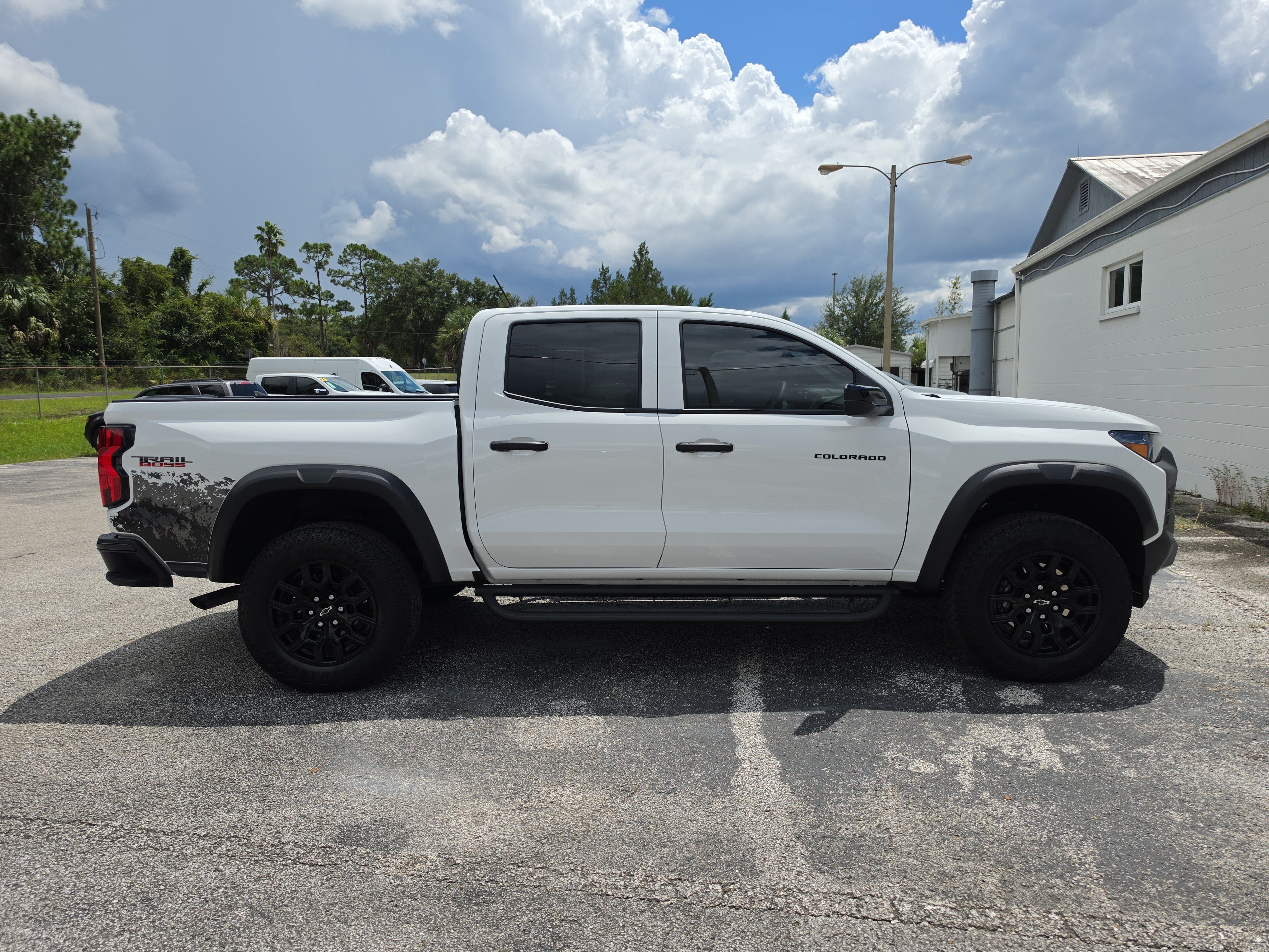 Used 2026 Chevrolet Colorado Trail Boss w/ LPO, Bronce Accent Package AWD/4WD image 2