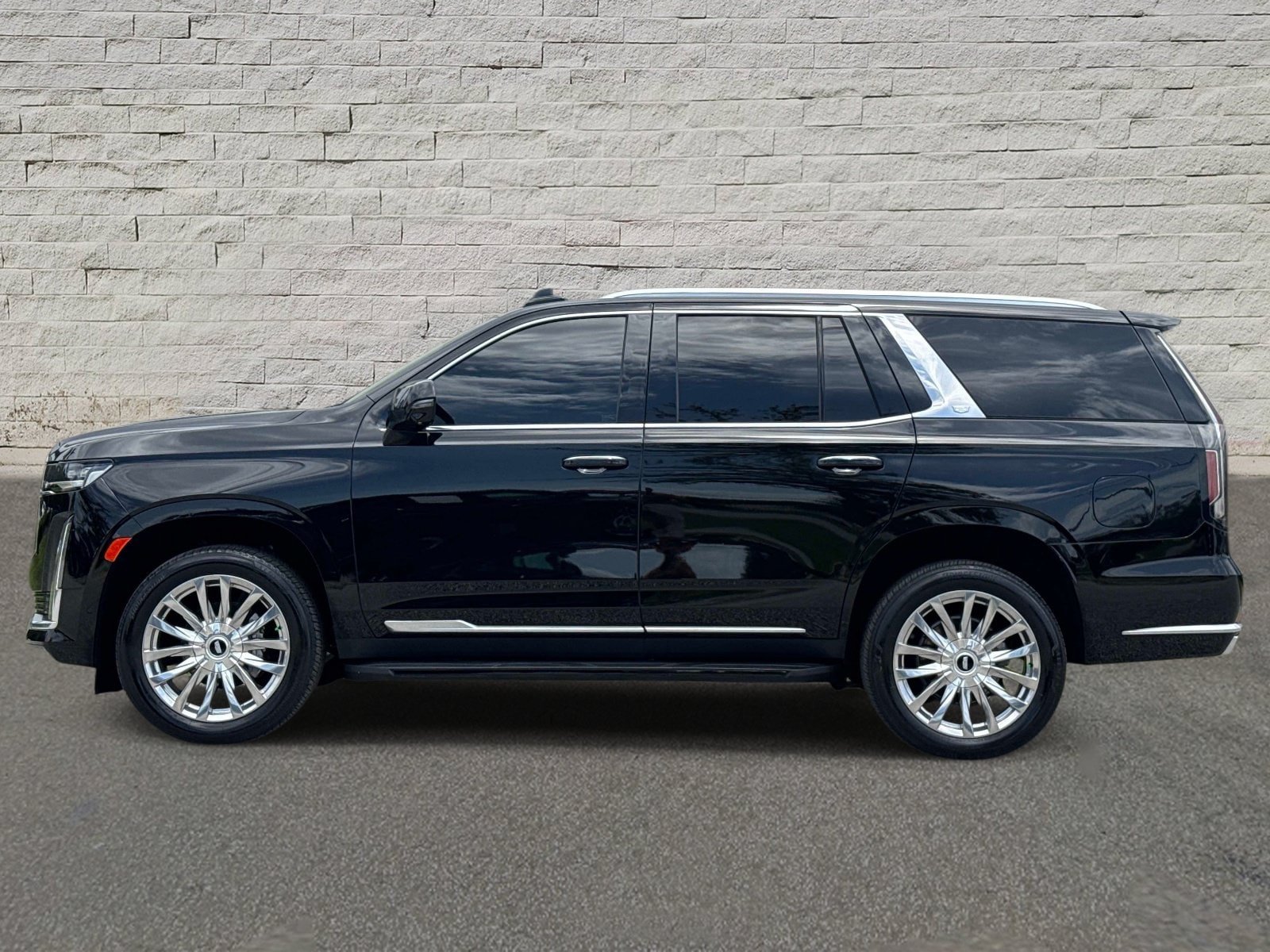 Used 2023 Cadillac Escalade Premium Luxury w/ LPO, Floor Liner Package AWD/4WD image 2