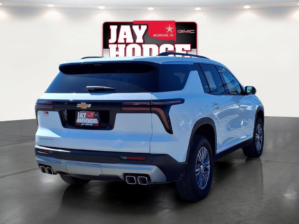 Used 2026 Chevrolet Traverse LT w/ Driver Confidence Package FWD image 5
