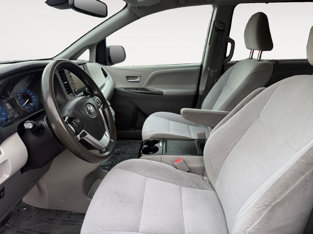 Certified 2020 Toyota Sienna LE FWD image 9