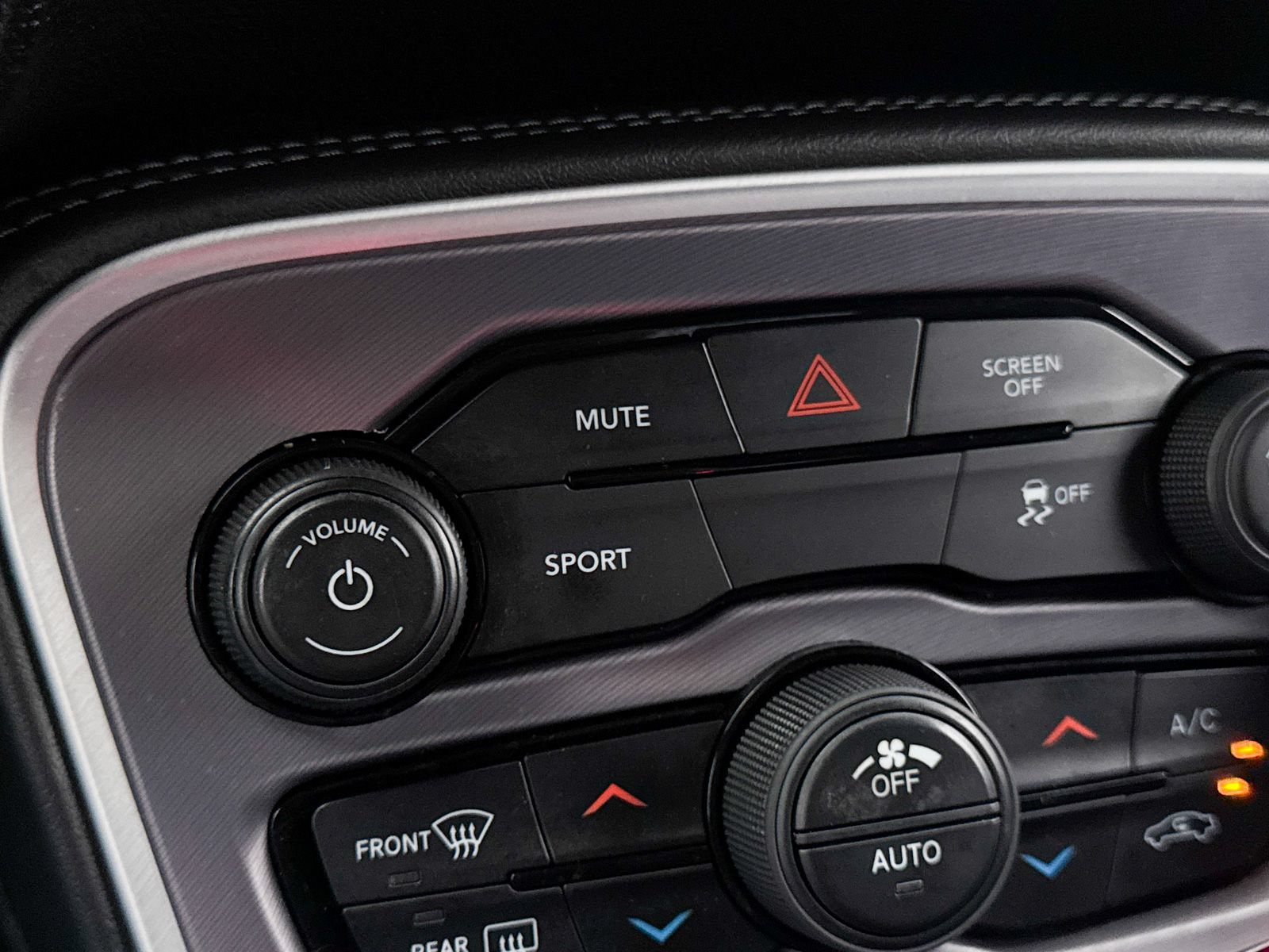 Used 2019 Dodge Challenger SXT RWD image 7