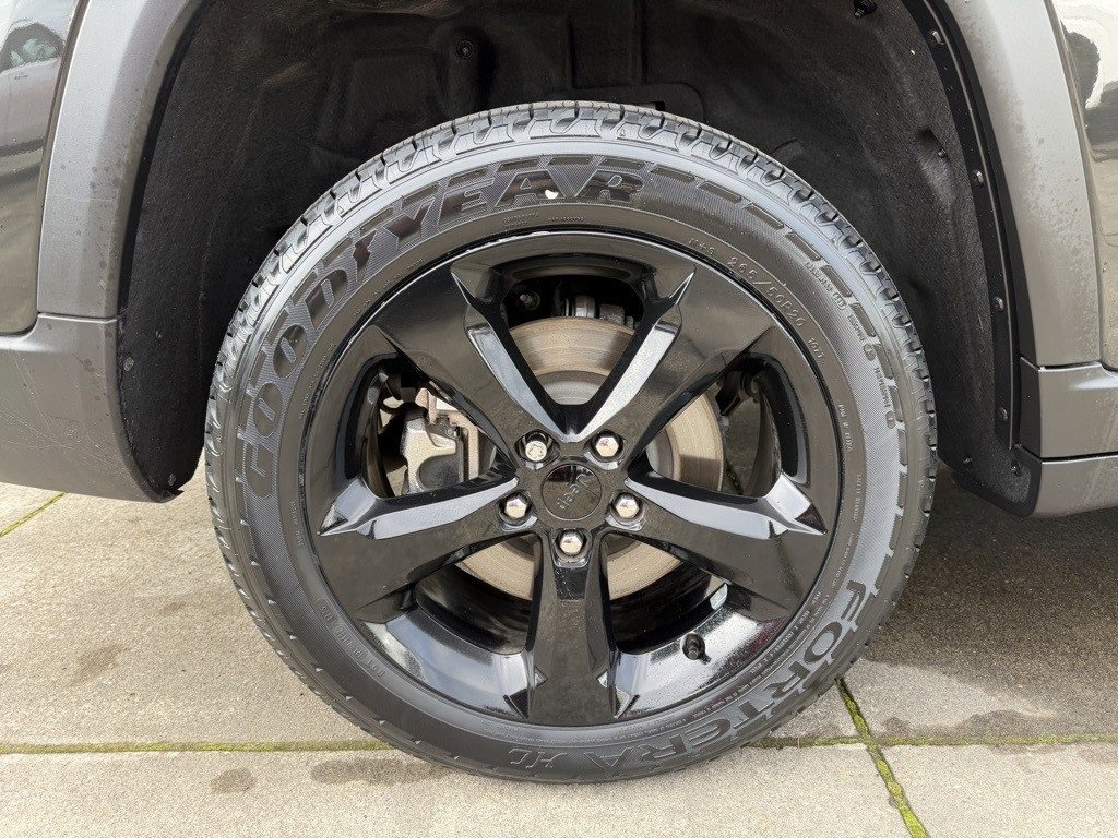 Used 2024 Jeep Grand Cherokee L Limited w/ Black Appearance Package image 9