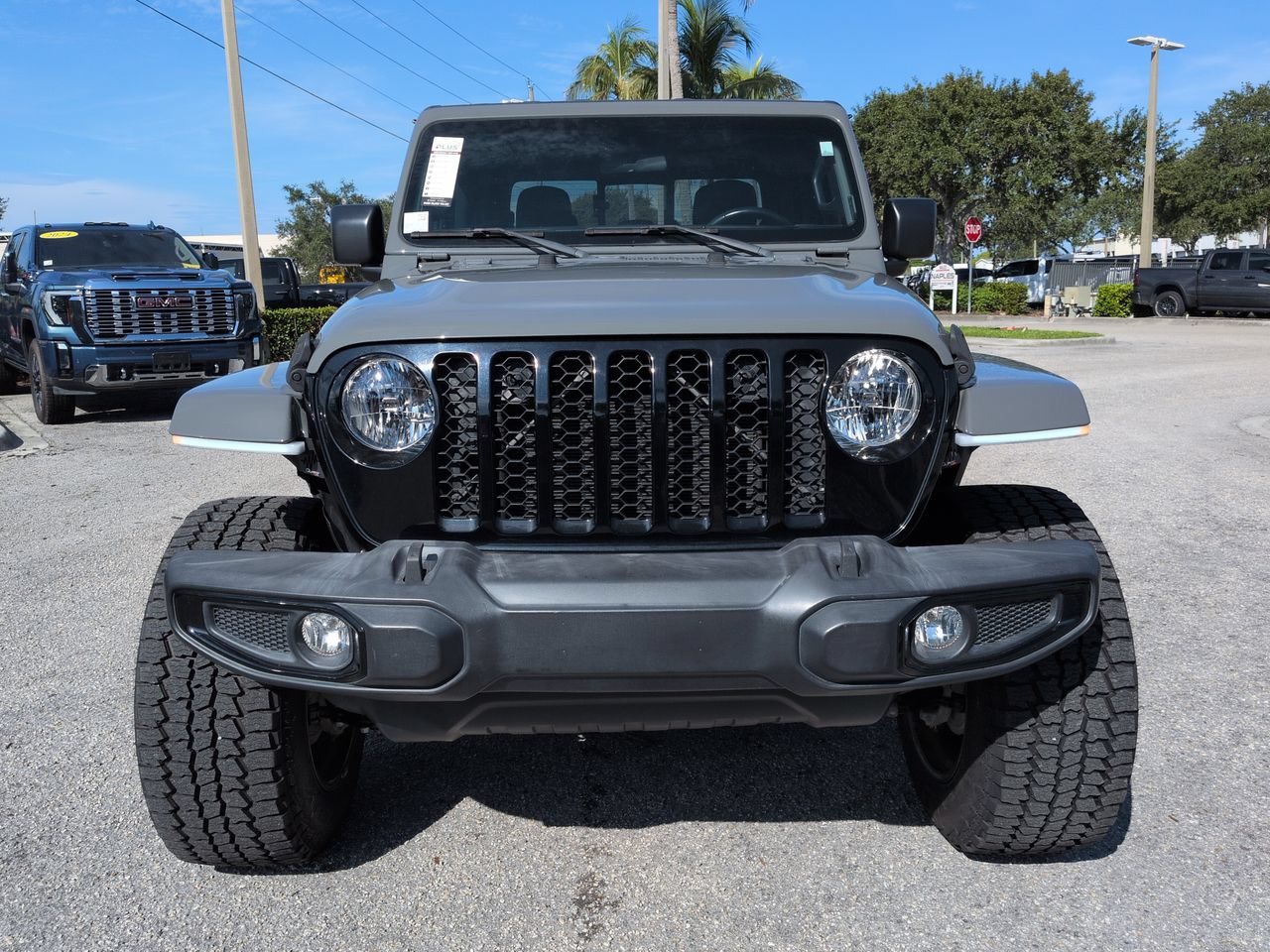 Used 2022 Jeep Gladiator Sport AWD/4WD image 3