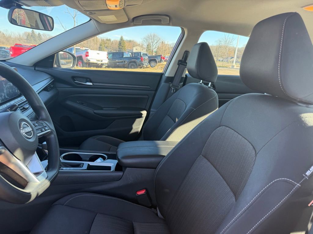 Used 2024 Nissan Altima 2.5 SV image 9