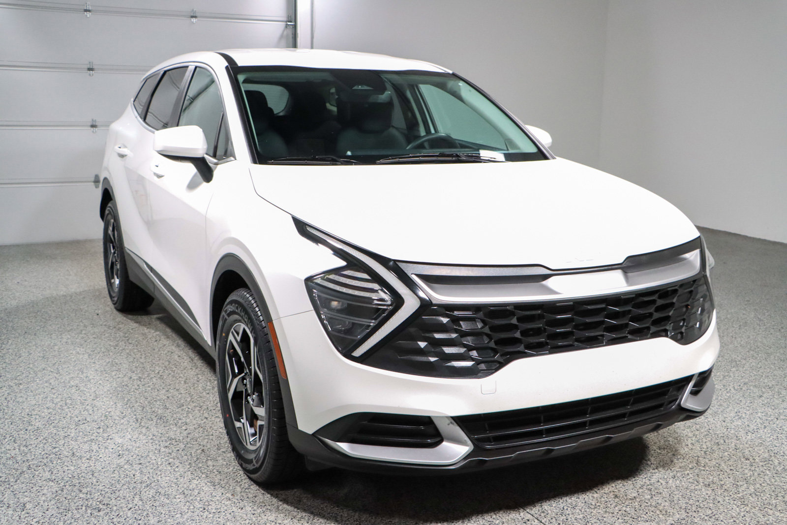 Used 2024 Kia Sportage LX image 5