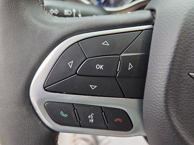 Used 2023 Chrysler Voyager LX image 24