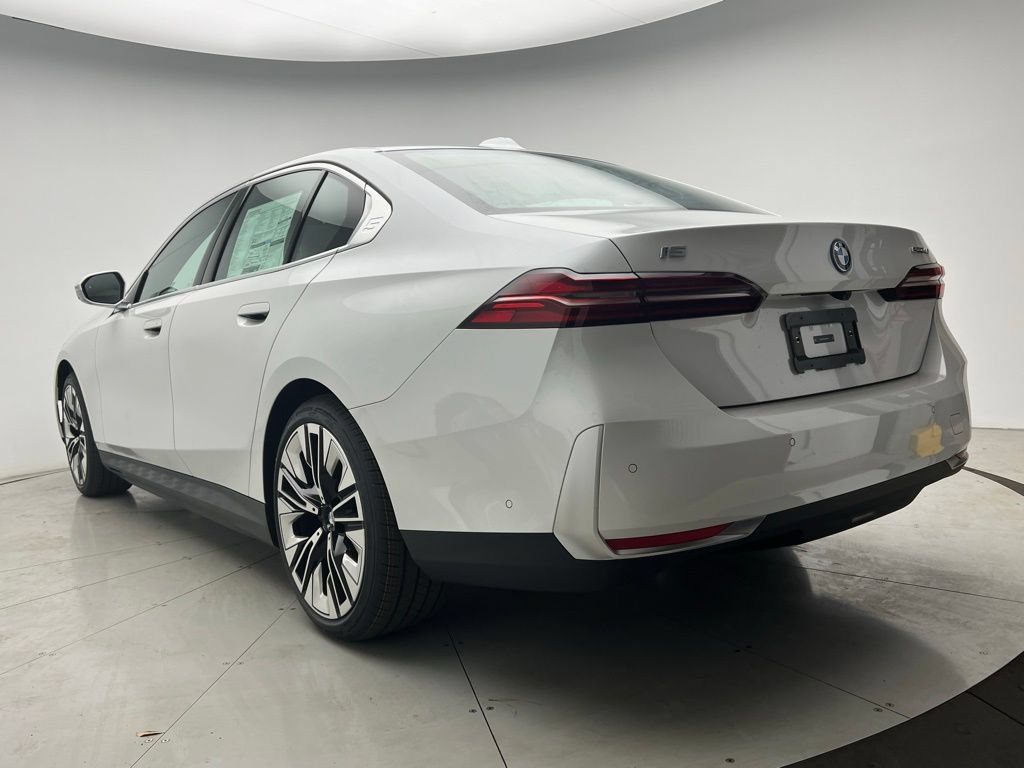 Used 2026 BMW i5 eDrive40 w/ Premium Package RWD image 4