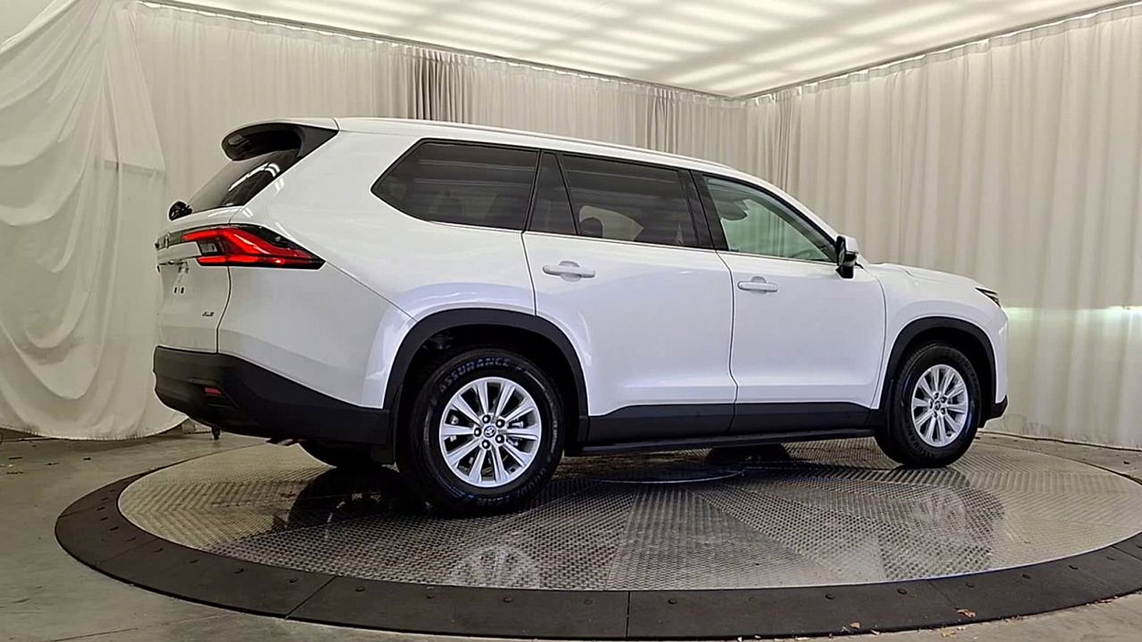 Used 2024 Toyota Grand Highlander XLE image 7