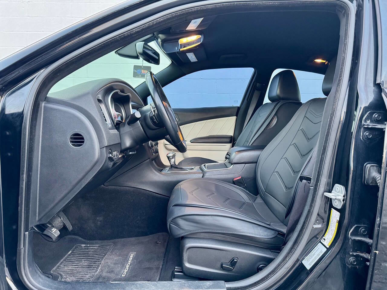 Used 2015 Dodge Charger R/T w/ Plus Group RWD image 17