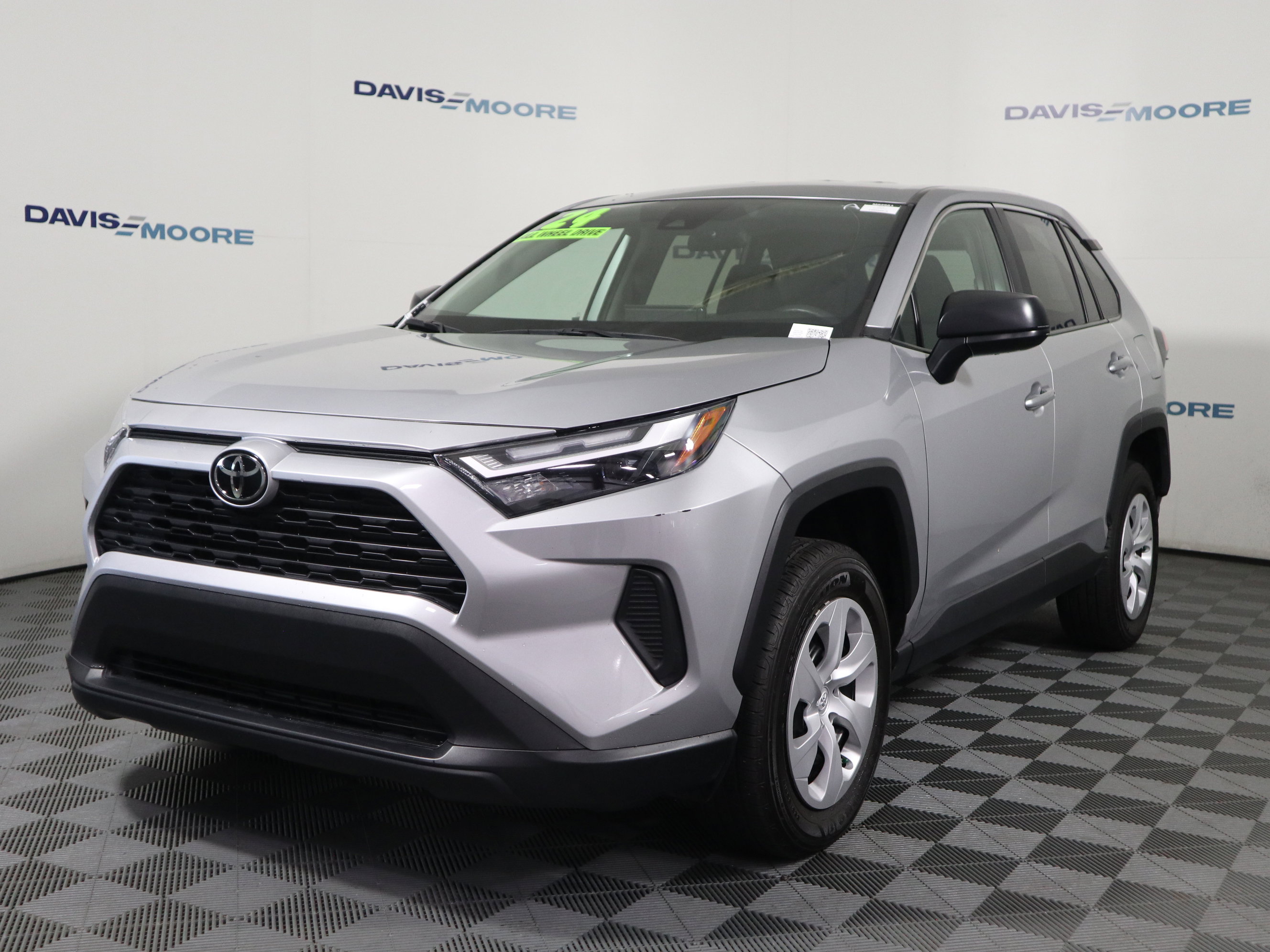 Used 2024 Toyota RAV4 LE AWD/4WD image 11