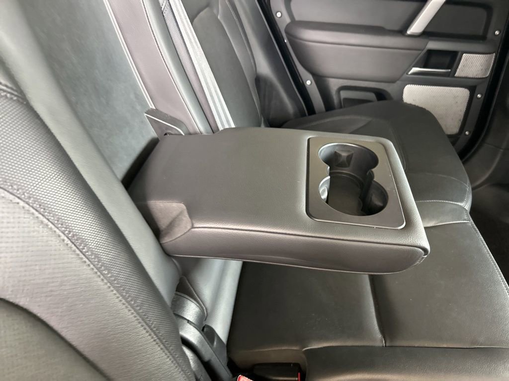 Used 2024 Land Rover Defender 130 X-Dynamic SE image 30