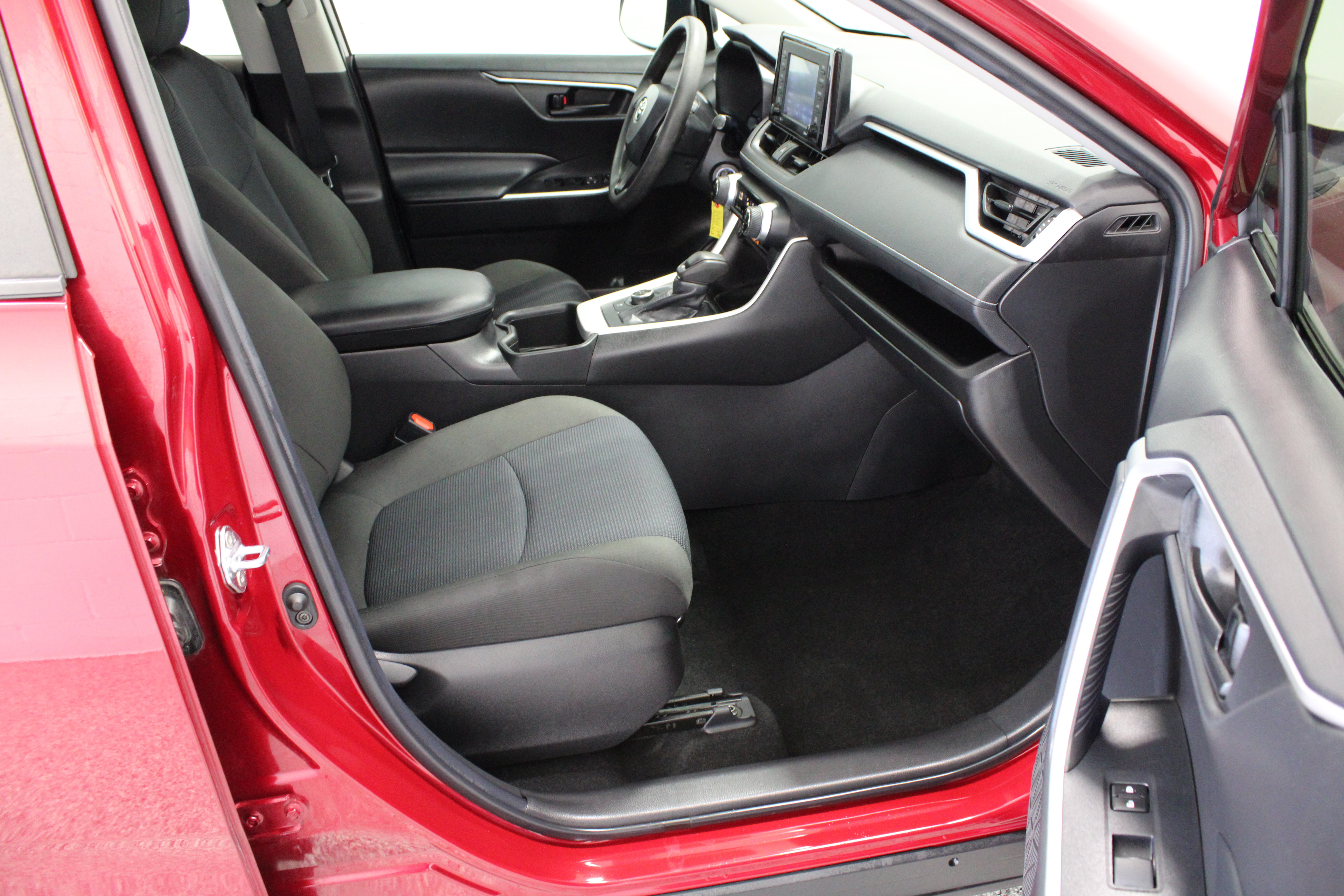 Used 2022 Toyota RAV4 LE AWD/4WD image 32