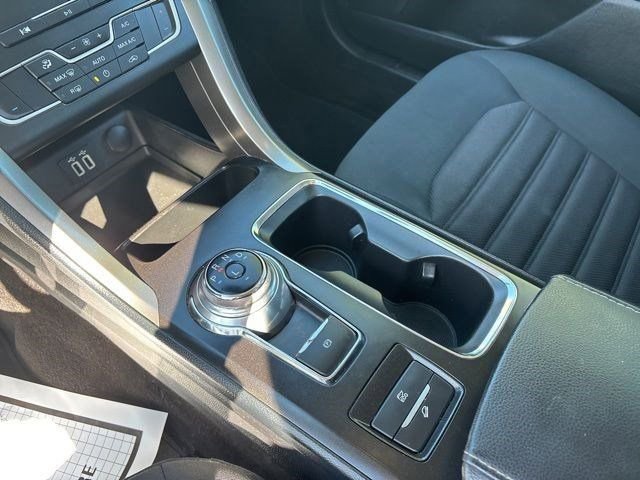 Used 2019 Ford Fusion SE FWD image 27