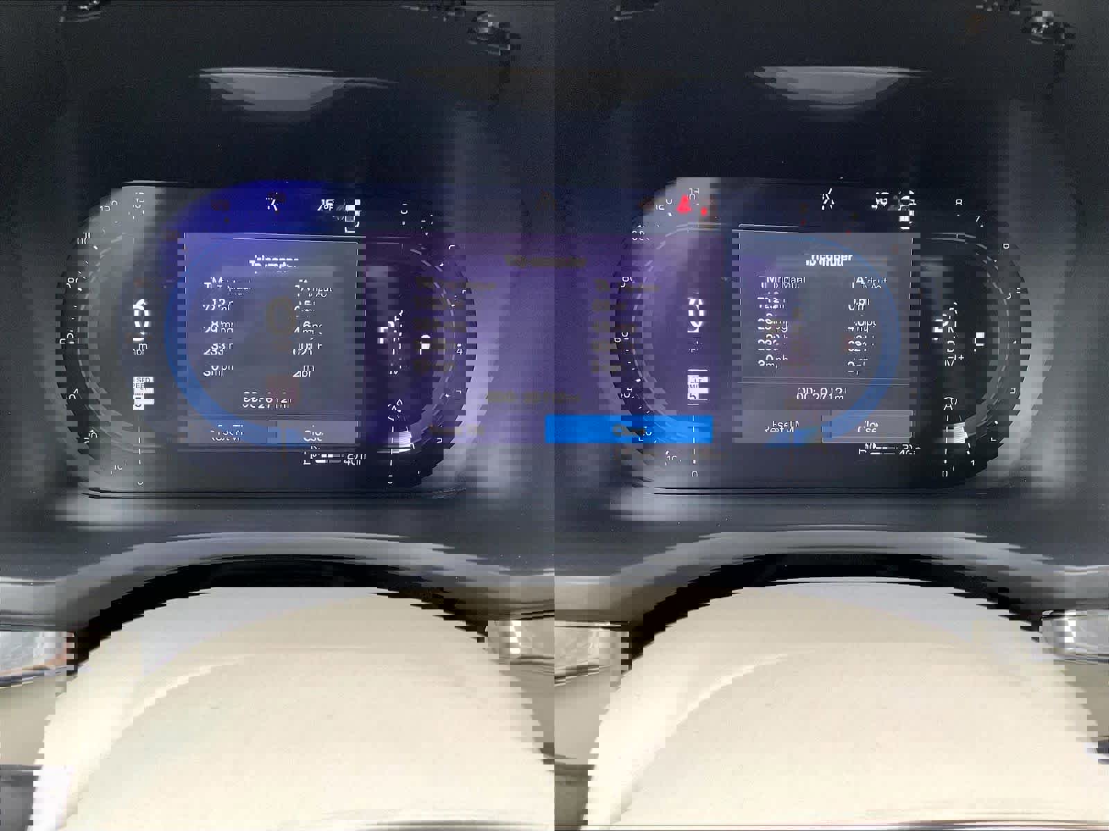 Used 2025 Volvo V60 B5 Cross Country Plus image 23