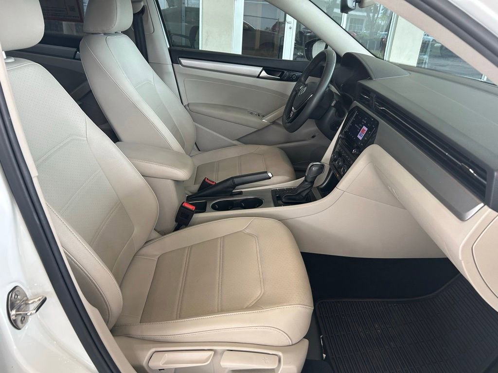 Used 2022 Volkswagen Passat 2.0T SE FWD image 19