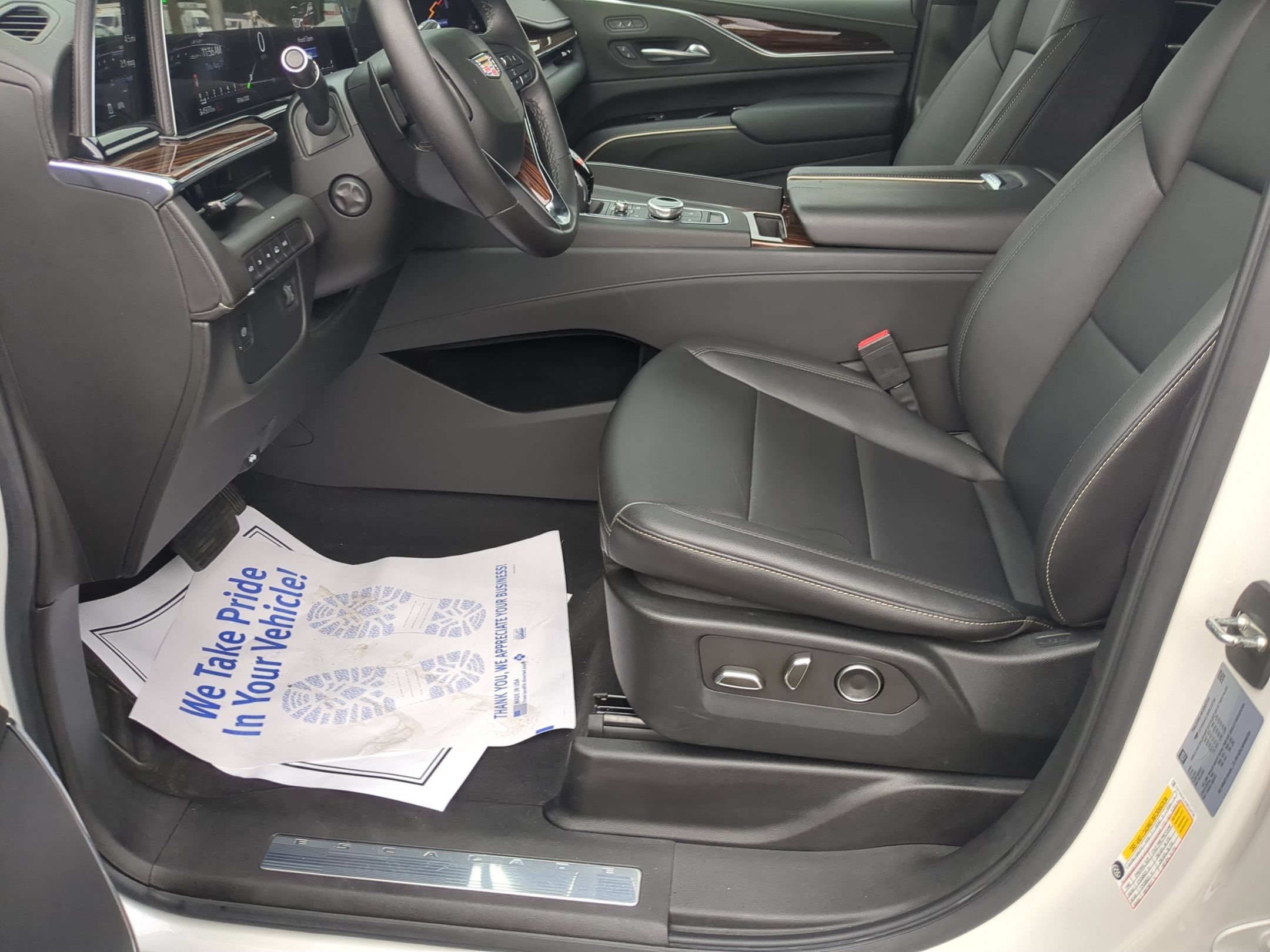 Certified 2022 Cadillac Escalade Luxury AWD/4WD image 18