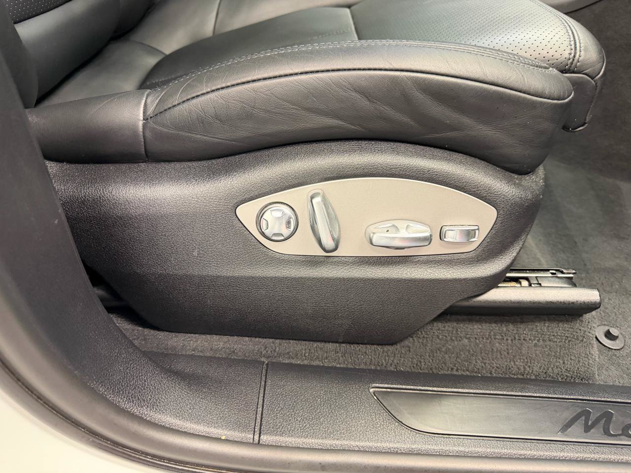 Used 2021 Porsche Macan AWD/4WD image 16