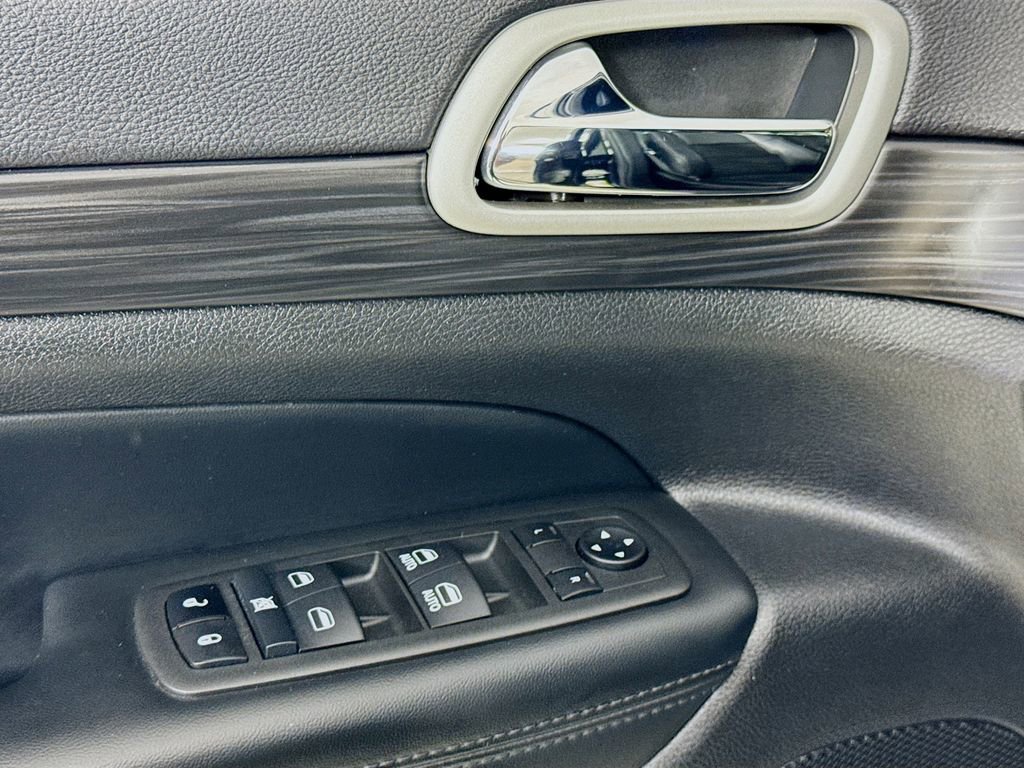 Used 2022 Jeep Grand Cherokee Laredo X image 22