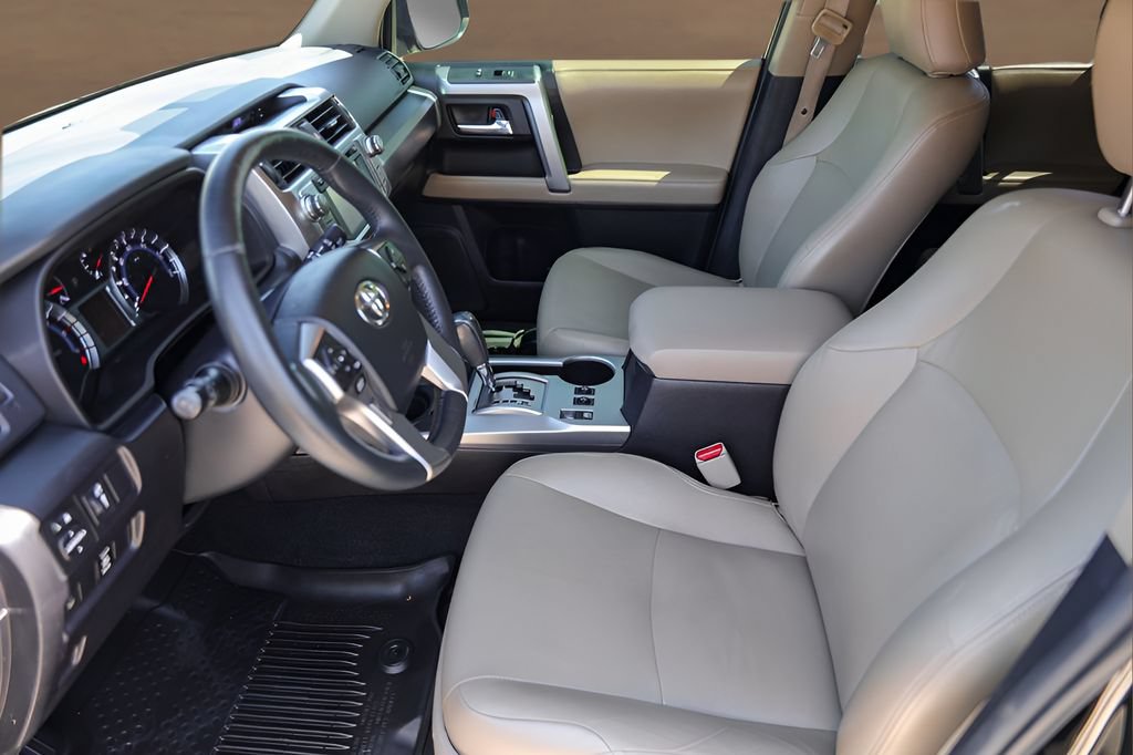 Used 2016 Toyota 4Runner SR5 AWD/4WD image 9