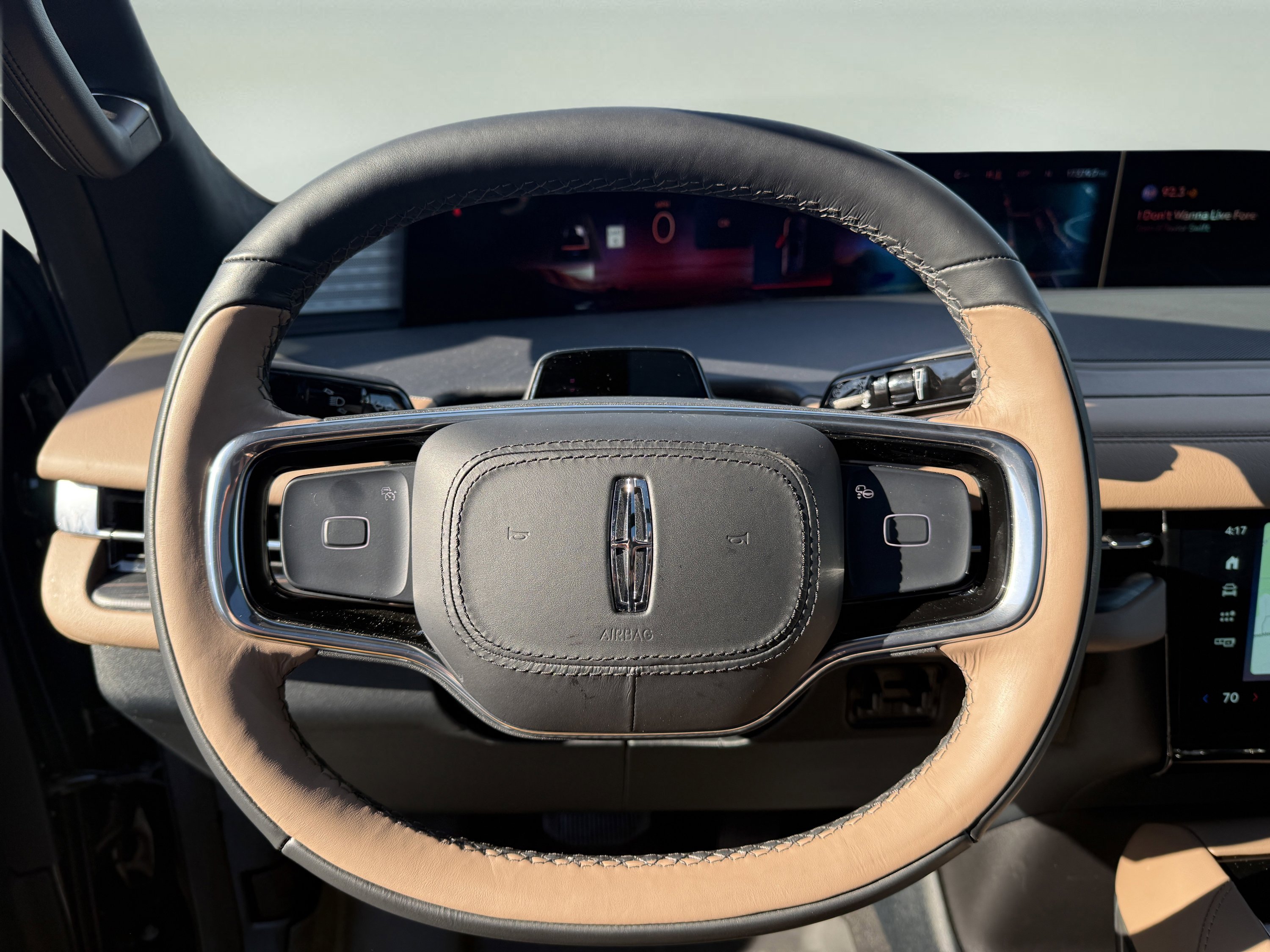 Used 2025 Lincoln Navigator Black Label image 16