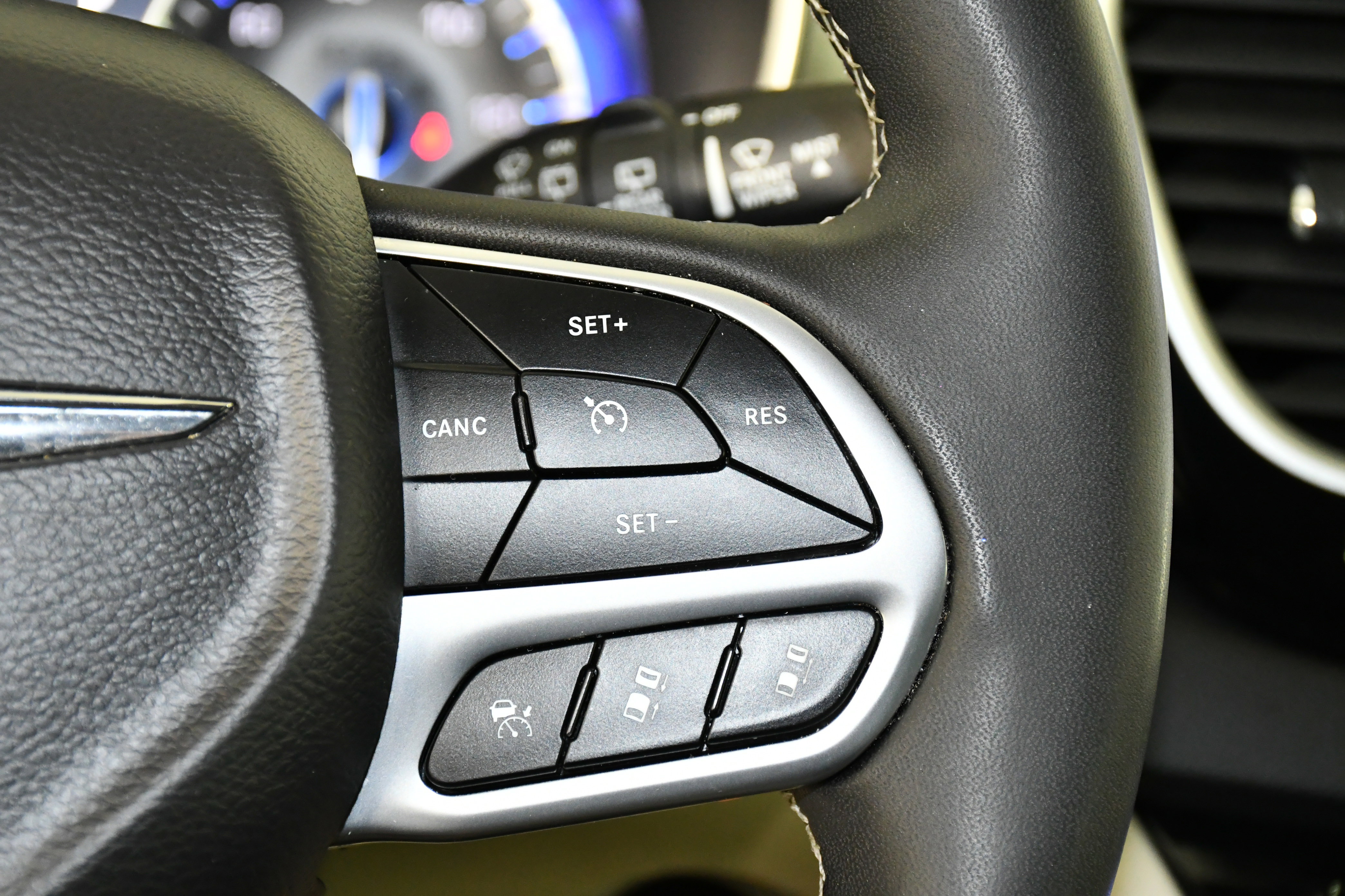 Used 2024 Chrysler Pacifica Touring-L image 21