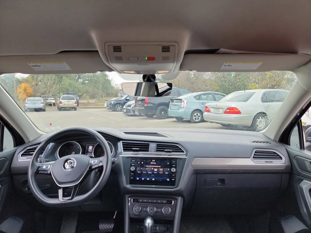 Used 2020 Volkswagen Tiguan SE image 16