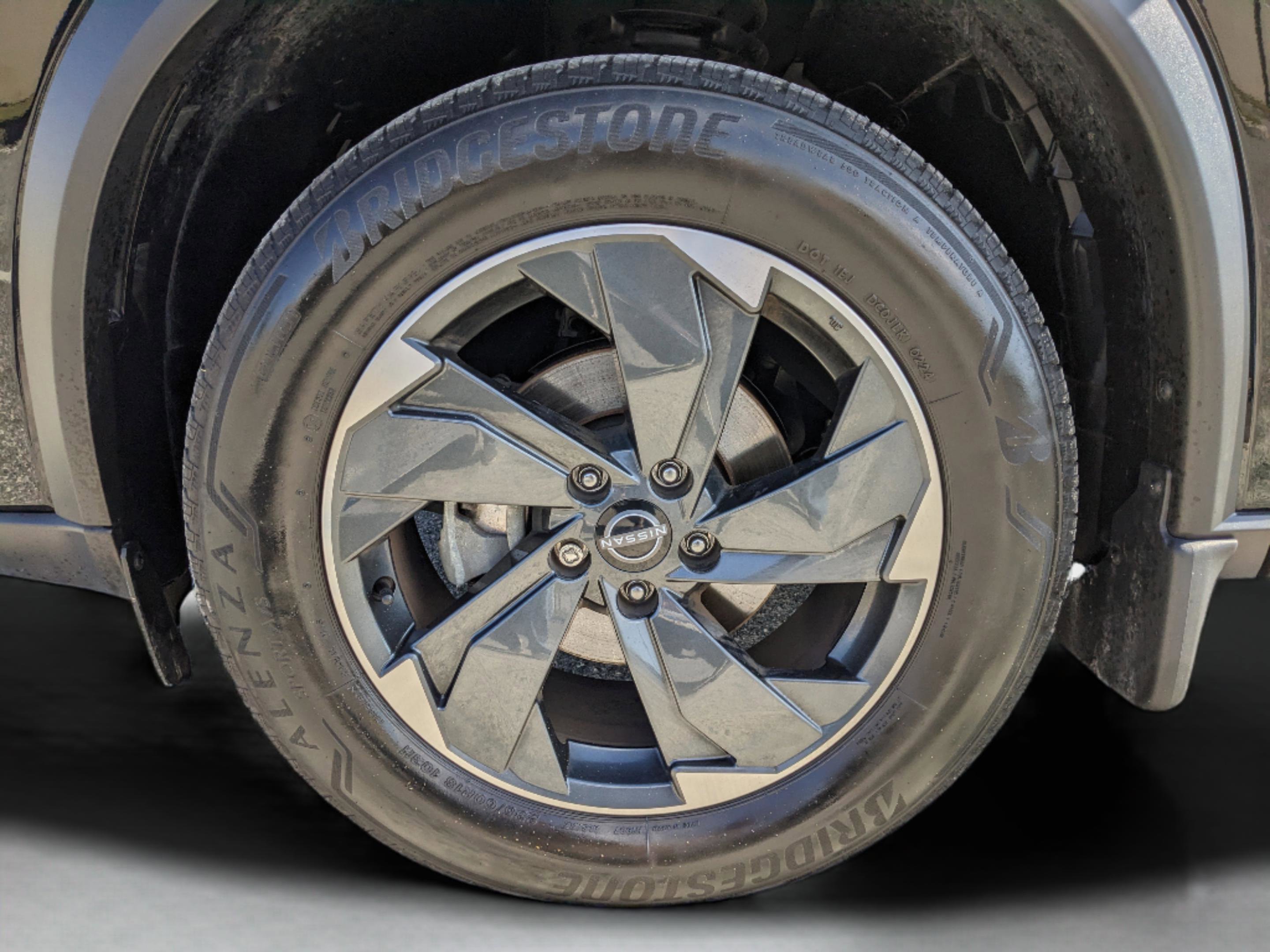 Used 2024 Nissan Rogue SV w/ SV Premium Package image 41