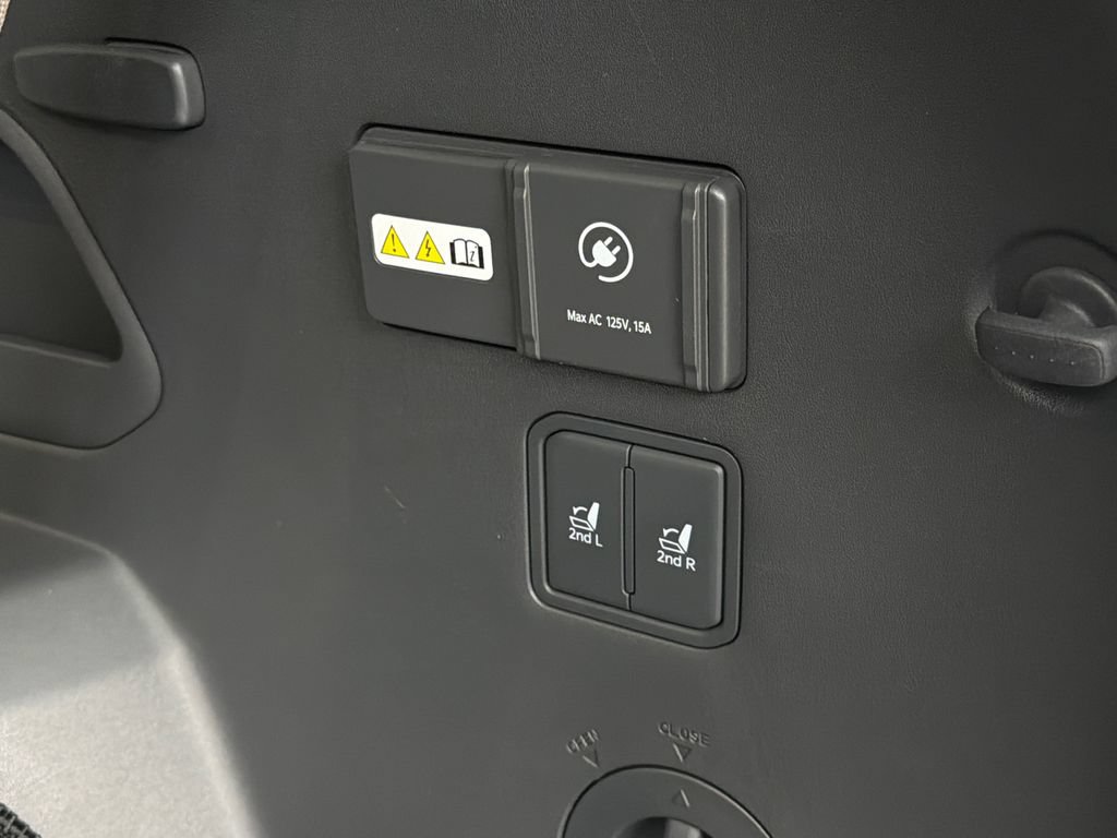 Certified 2024 Kia EV9 Wind AWD/4WD image 10
