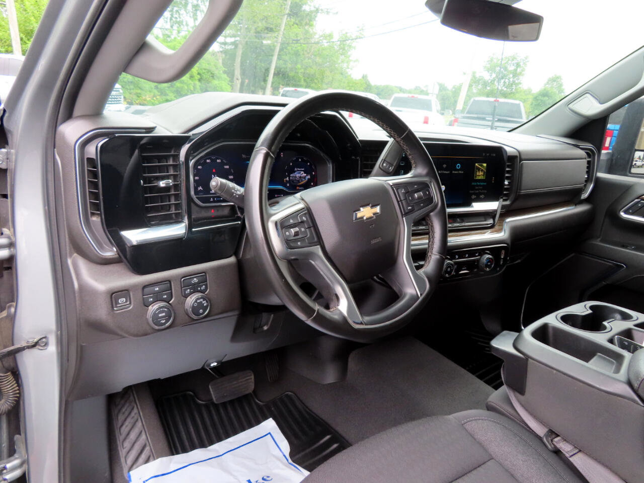 Used 2024 Chevrolet Silverado 2500 LT image 28