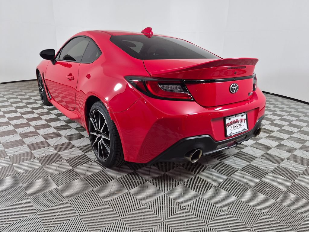 Used 2023 Toyota GR86 RWD image 5