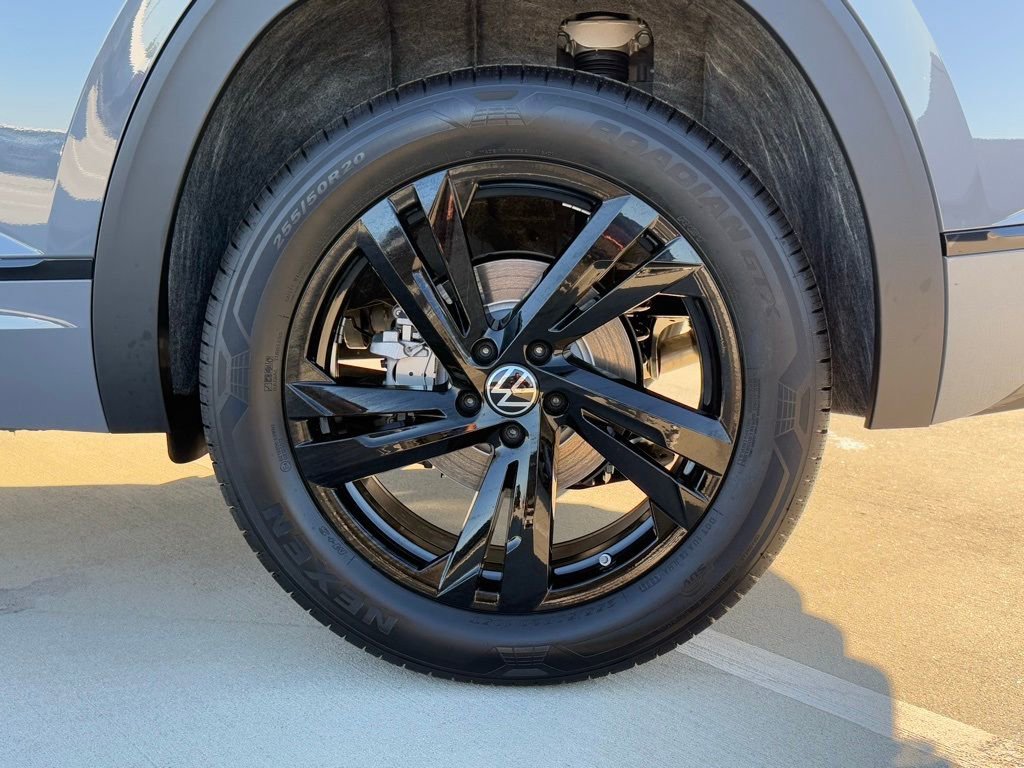 New 2026 Volkswagen Atlas Cross Sport SEL R-Line image 10