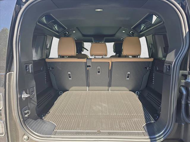 New 2026 Land Rover Defender 110 S AWD/4WD image 12