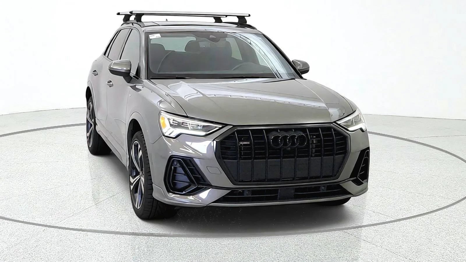 Used 2024 Audi Q3 2.0T Premium Plus w/ Premium Plus Package AWD/4WD image 2