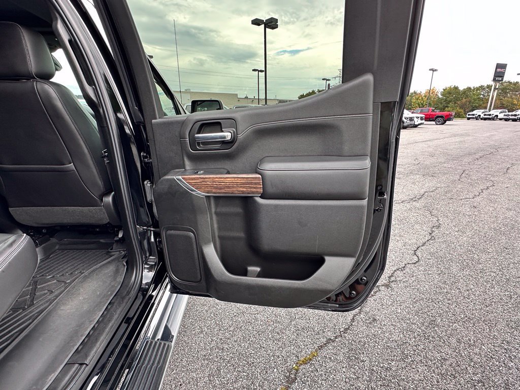 Used 2019 Chevrolet Silverado 1500 High Country w/ Technology Package AWD/4WD image 18
