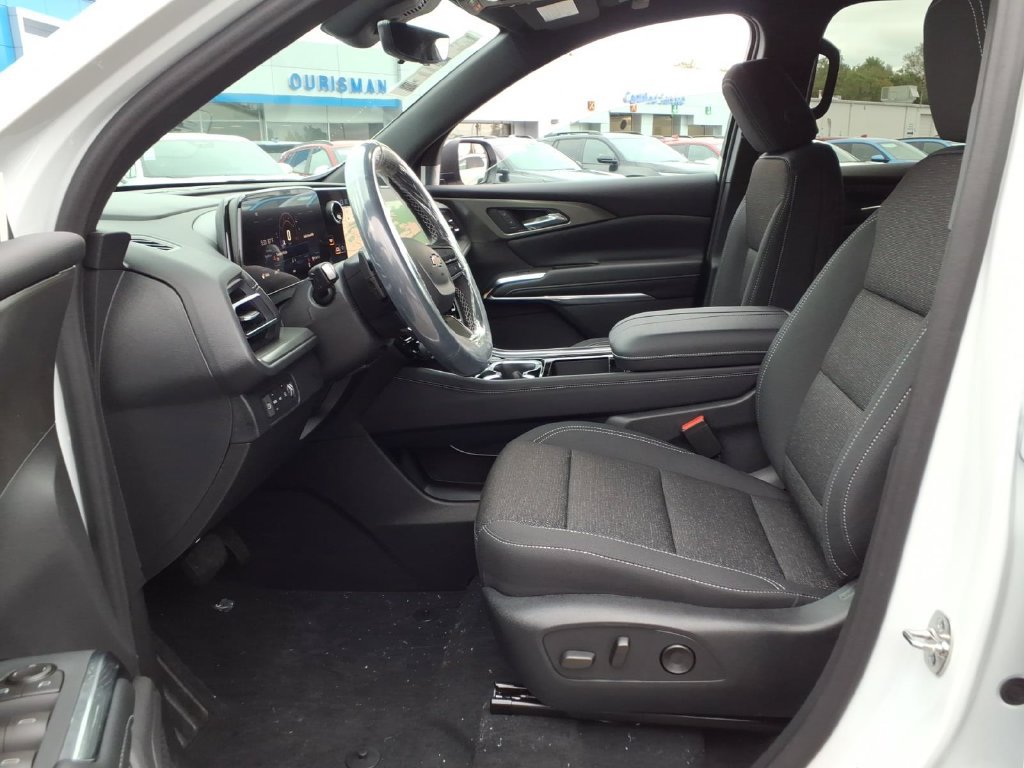 New 2027 Chevrolet Traverse LT w/ Sun and Wheel Package AWD/4WD image 9