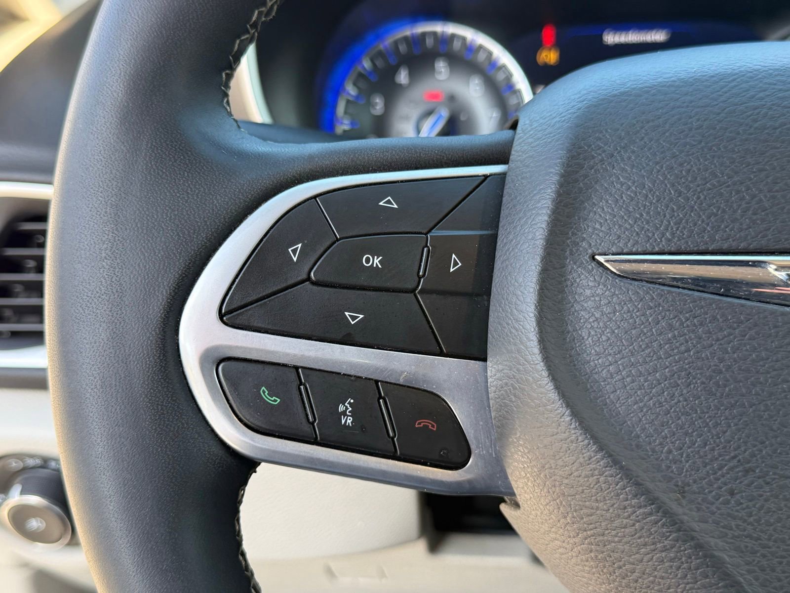 Used 2022 Chrysler Pacifica Touring-L FWD image 27