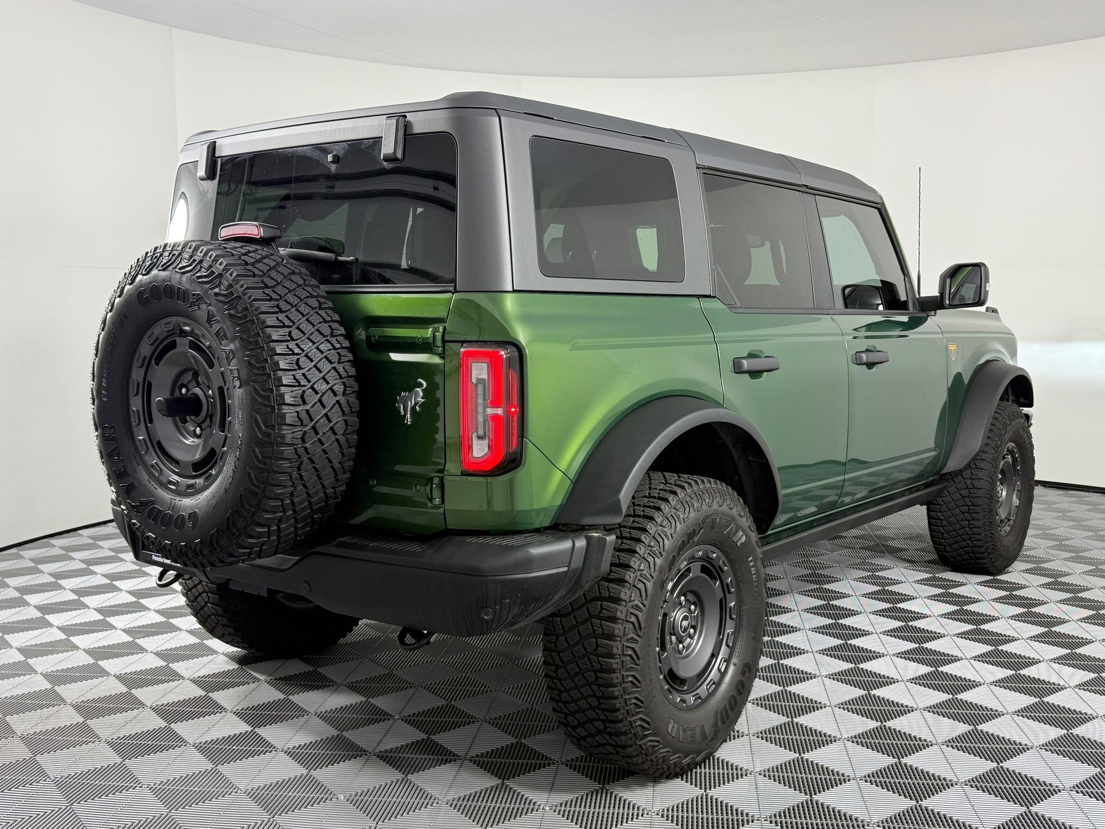 Used 2024 Ford Bronco Badlands image 9