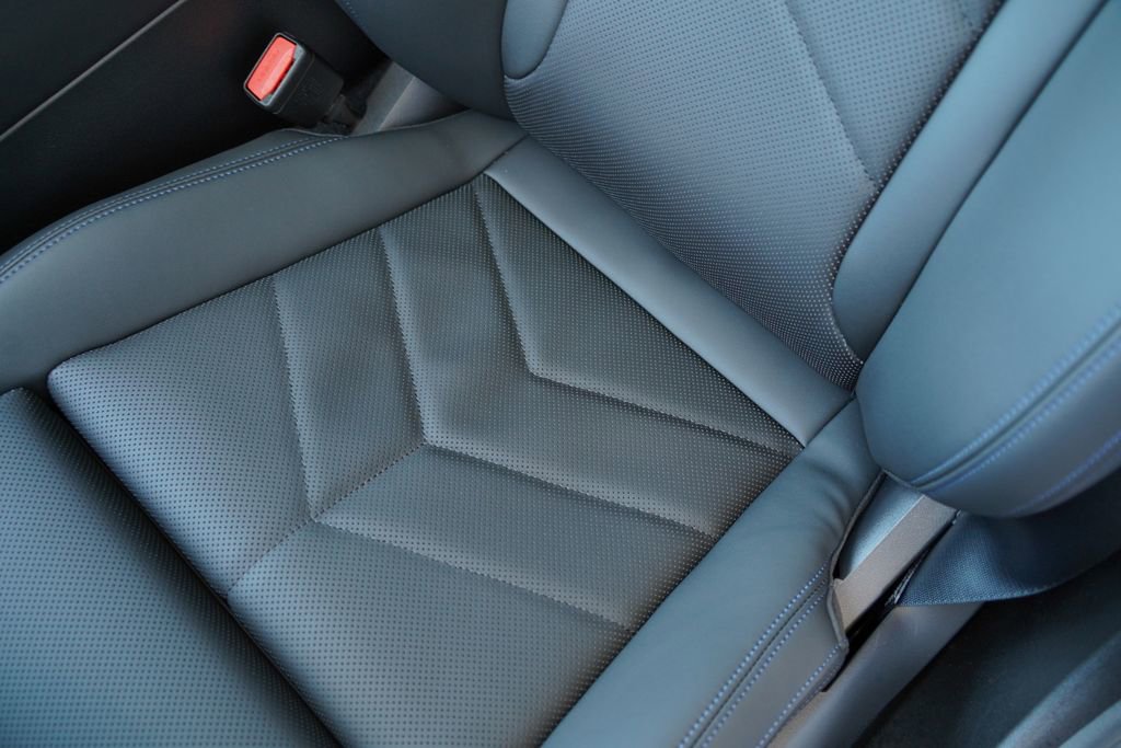 New 2026 BMW 550e xDrive w/ Executive Package AWD/4WD image 12