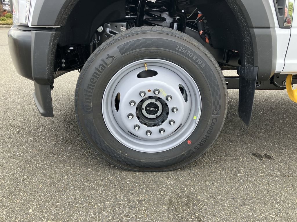 New 2025 Ford F550 4x4 SuperCab Super Duty image 13