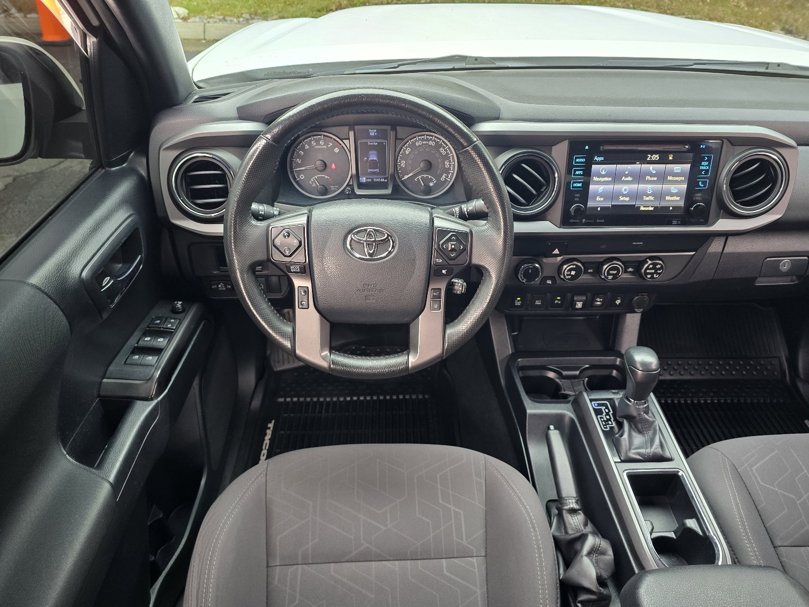 Used 2019 Toyota Tacoma TRD Off-Road w/ Technology Package AWD/4WD image 16