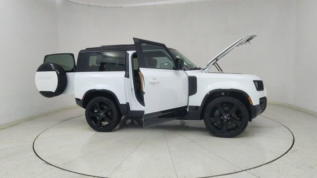 Used 2025 Land Rover Defender 90 X-Dynamic SE image 68