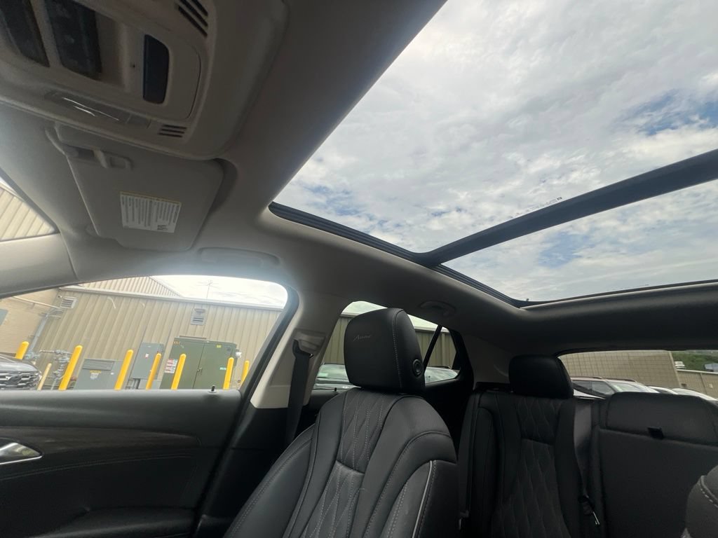 Used 2022 Buick Envision Avenir w/ Technology Package II AWD/4WD image 17