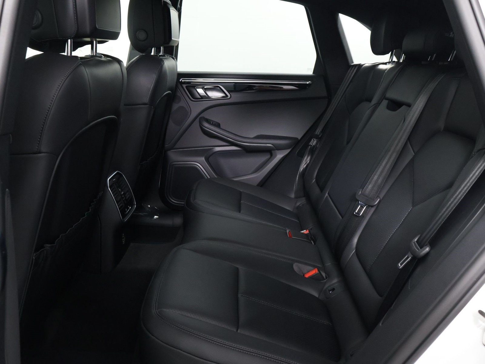 New 2026 Porsche Macan AWD/4WD image 18