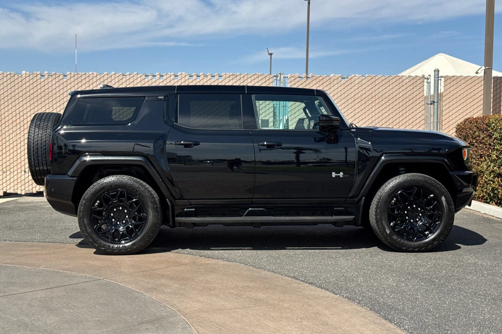 Certified 2024 GMC Hummer EV 2X w/ LPO, Illumination Package AWD/4WD image 3