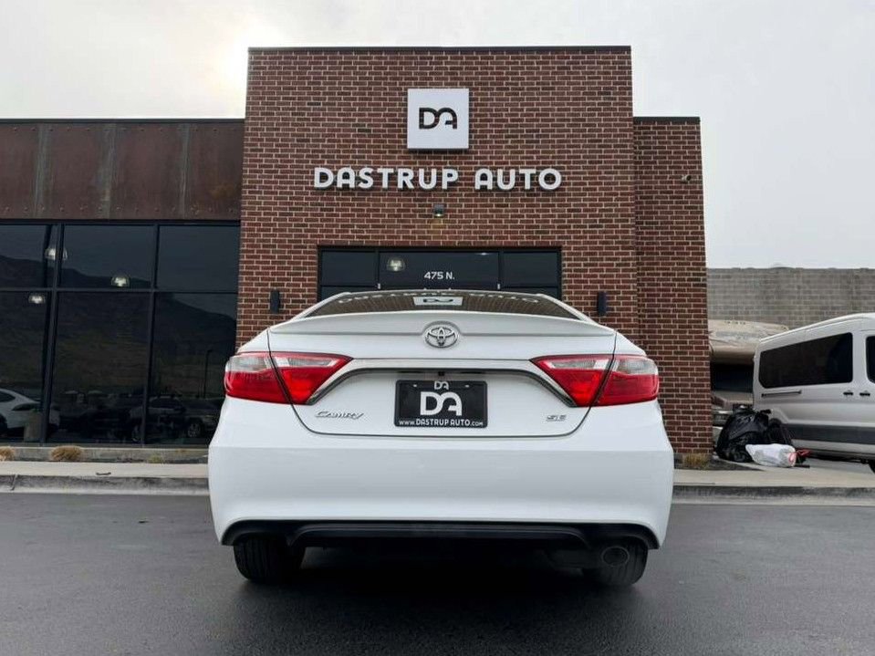 Used 2016 Toyota Camry SE image 4