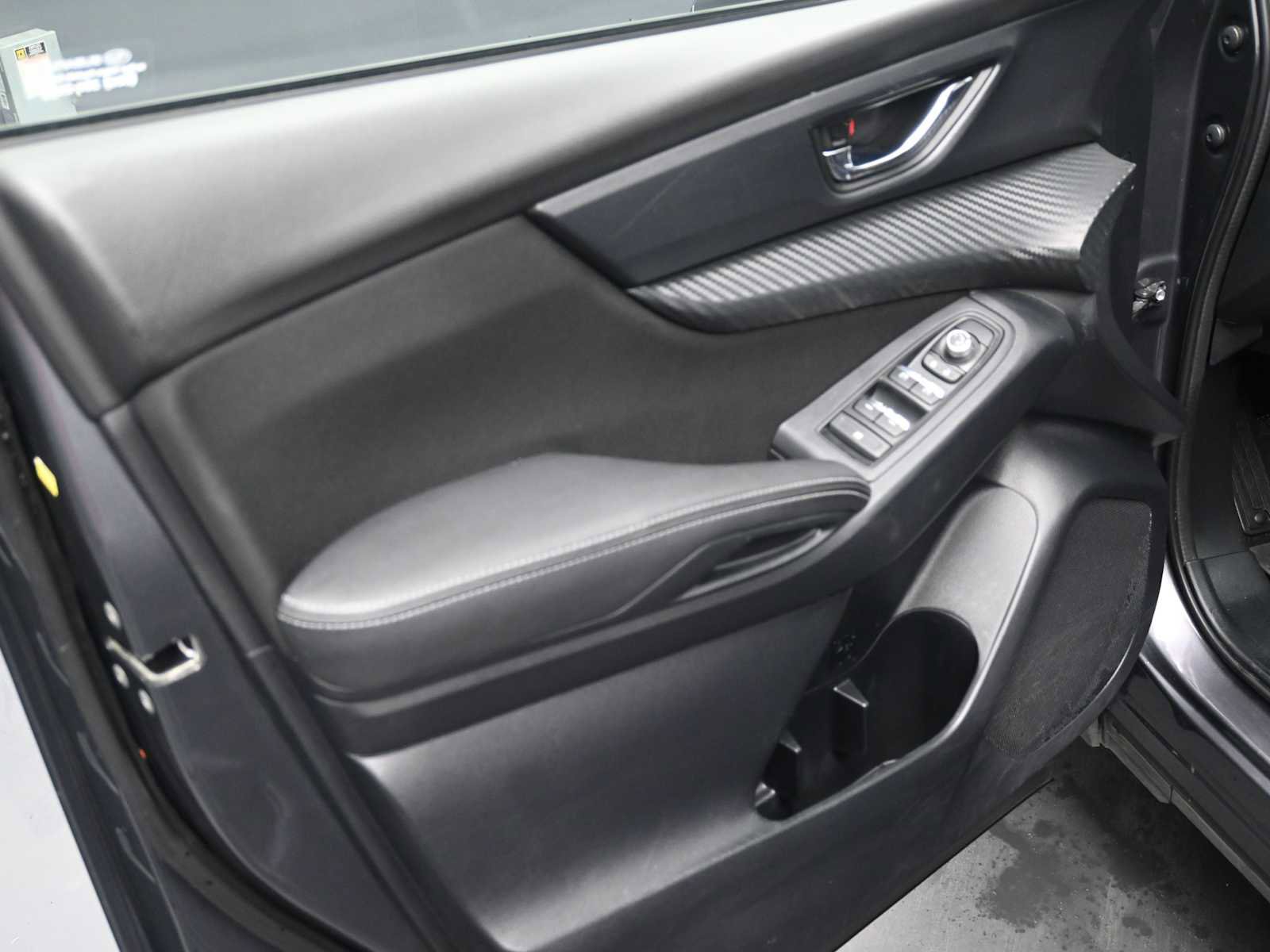 Used 2023 Subaru Ascent Premium w/ Convenience Package image 18