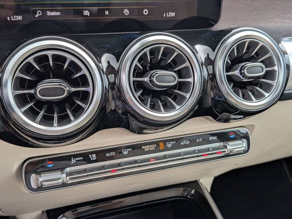 Used 2023 Mercedes-Benz GLB 250 image 36