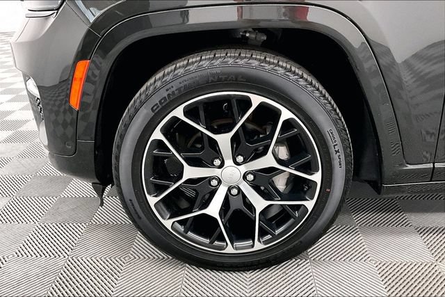 Used 2024 Jeep Grand Cherokee Summit AWD/4WD image 10